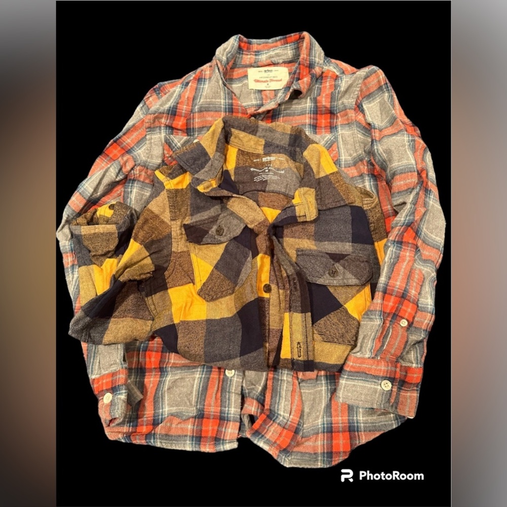 Lot of 2 medium Urban Pipeline flannel shirts